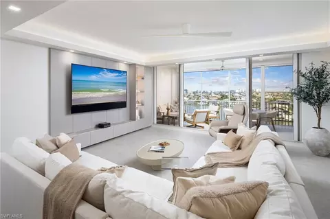 410 Flagship Dr #903, Naples, FL 34108