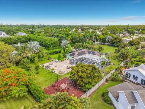 View/Area - 2280 Capri Ct, Naples, FL 34105 photo 2 of 11