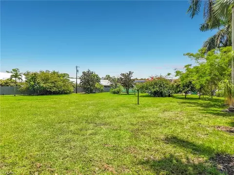 Exterior - 2280 Capri Ct, Naples, FL 34105 photo 18 of 19