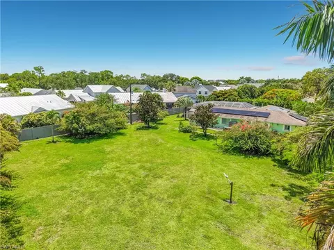 View/Area - 2280 Capri Ct, Naples, FL 34105 photo 5 of 11