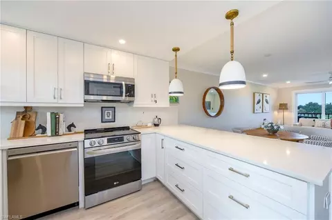 29 High Point Cir E #403, Naples, FL 34103