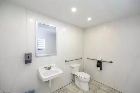 Bath - 29 High Point Cir E #403, Naples, FL 34103 photo 5 of 5
