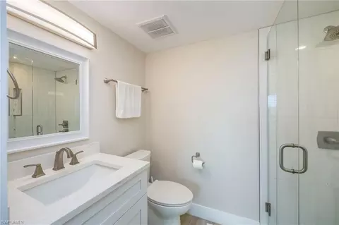 Bath - 29 High Point Cir E #403, Naples, FL 34103 photo 2 of 5