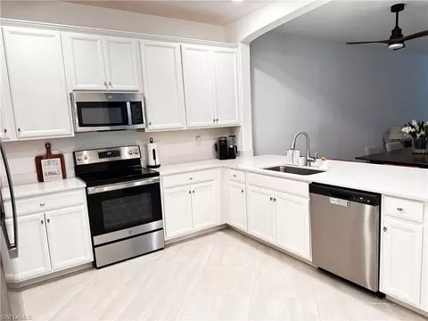2084 Wellington St, Naples, FL 34120