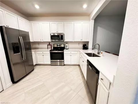 2084 Wellington St, Naples, FL 34120 photo 2