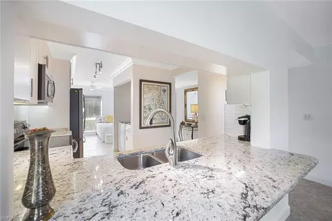 1250 Yesica Ann Cir #E106, Naples, FL 34110