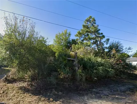 2711 28th St W, Lehigh Acres, FL 33971