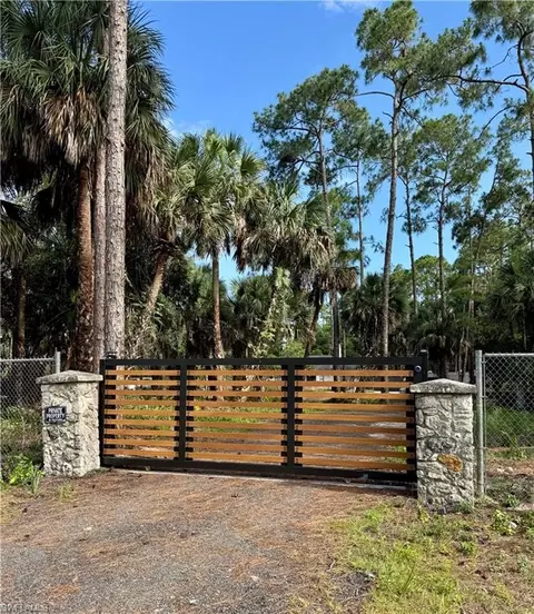 130 Jung Blvd W, Naples, FL 34120
