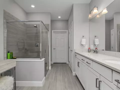 Bath - 17581 Ashcomb Way, Estero, FL 33928 photo 2 of 4
