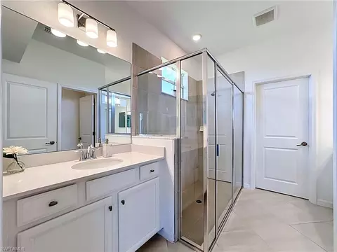 Bath - 2558 Vine Ave, Naples, FL 34120 photo 2 of 3