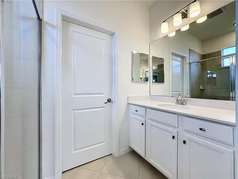 Bath - 2558 Vine Ave, Naples, FL 34120 photo 3 of 3