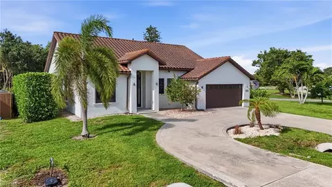 Exterior - 1140 Jeronimo Dr, Naples, FL 34103 photo 2 of 9