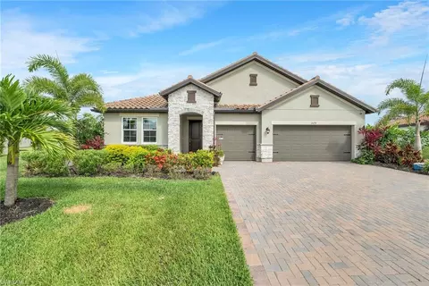 2078 Grove Dr, Naples, FL 34120
