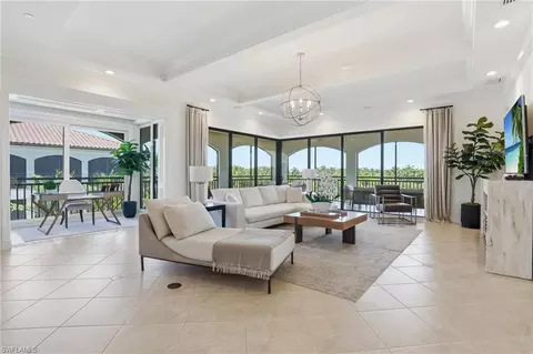 2543 Marquesa Royale Ln #4-302, Naples, FL 34109