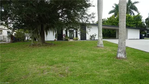 544 Bayside Dr, Fort Myers, FL 33919
