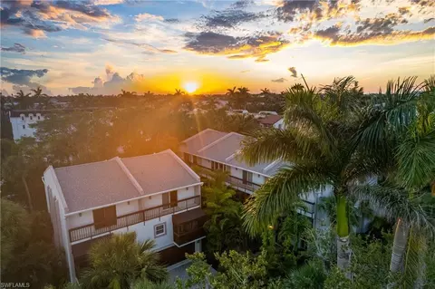 995 9th Ave S #4, Naples, FL 34102