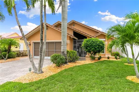 526 100th Ave N, Naples, FL 34108