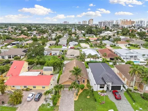 View/Area - 526 100th Ave N, Naples, FL 34108 photo 1 of 7