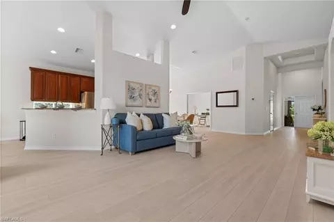 96 Glen Eagle Cir, Naples, FL 34104