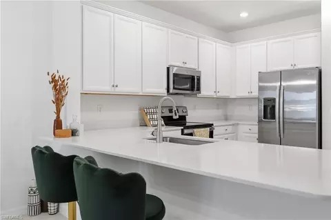 Kitchen - 2584 Vine Ave, Naples, FL 34120 photo 4 of 4
