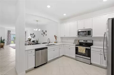 Kitchen - 2584 Vine Ave, Naples, FL 34120 photo 2 of 4