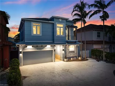 646 111th Ave N, Naples, FL 34108