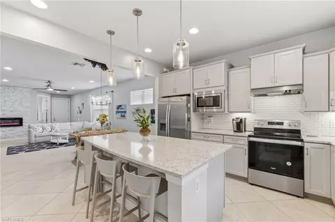 10947 Glenhurst St, Fort Myers, FL 33913