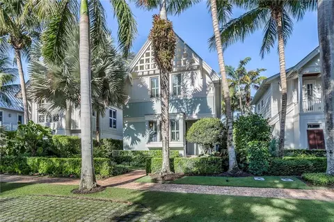 32 6th St S, Naples, FL 34102