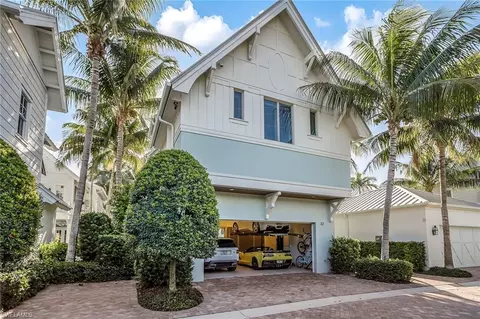 Exterior - 32 6th St S, Naples, FL 34102 photo 8 of 9