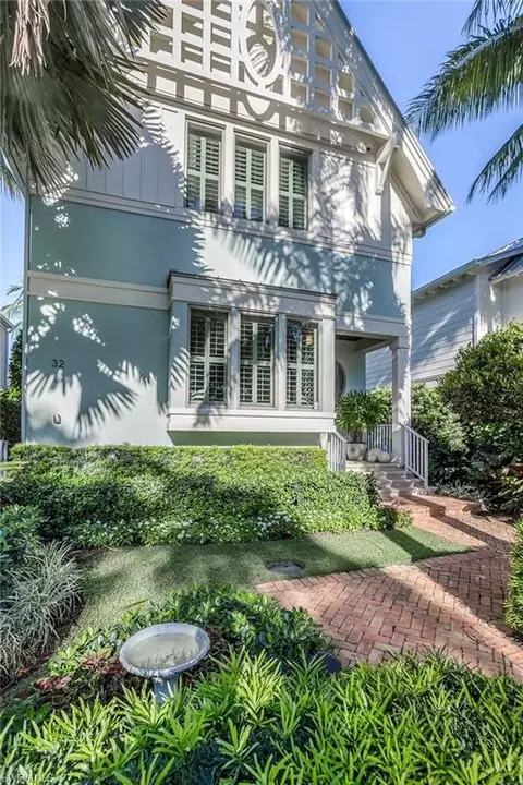 Exterior - 32 6th St S, Naples, FL 34102 photo 2 of 9