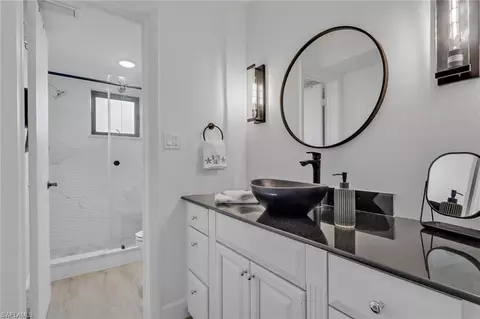 Bath - 788 Park Shore Dr #E14, Naples, FL 34103 photo 2 of 4