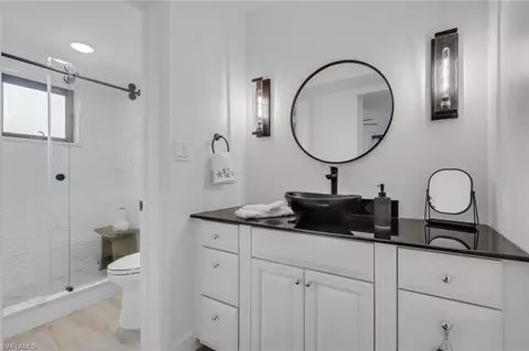 Bath - 788 Park Shore Dr #E14, Naples, FL 34103 photo 1 of 4