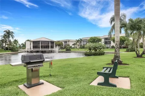 Exterior - 788 Park Shore Dr #E14, Naples, FL 34103 photo 4 of 6