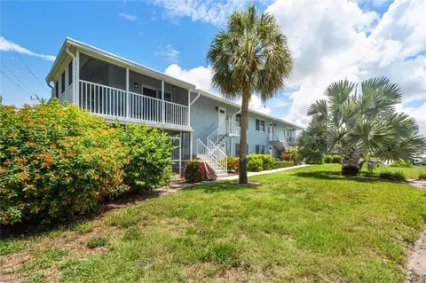 200 Palm Dr #4, Naples, FL 34112