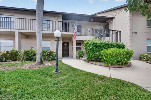 5725 Foxlake Dr #5, North Fort Myers, FL 33917