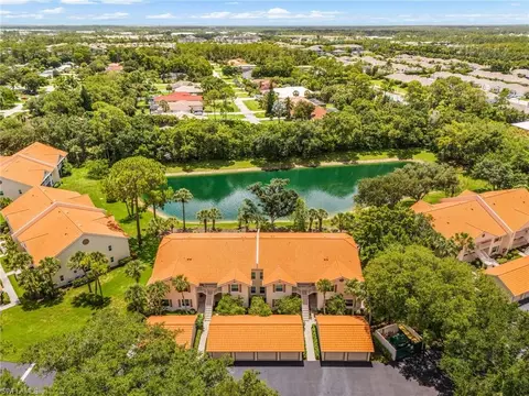 305 Robin Hood Cir #204, Naples, FL 34104