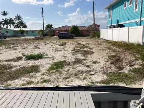 2849 Triggerfish St, Matlacha, FL 33993 photo 2
