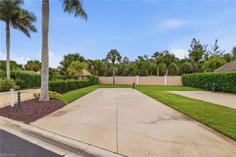 13563 Snook Cir, Naples, FL 34114