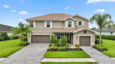2392 Fallglo St, Naples, FL 34120