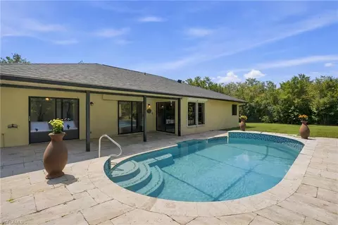 19028 Pine Run Ln, Fort Myers, FL 33967