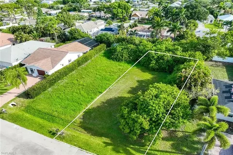 557 100th Ave N, Naples, FL 34108 photo 3