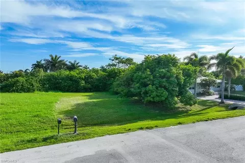 557 100th Ave N, Naples, FL 34108