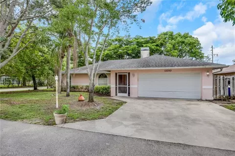 12393 Londonderry Ln, Bonita Springs, FL 34135