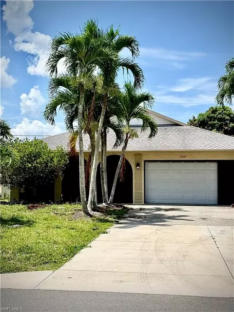 704 106th Ave N, Naples, FL 34108