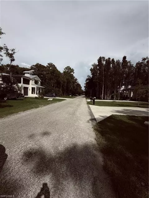 3060 Pinetree Dr, Naples, FL 34112 photo 4