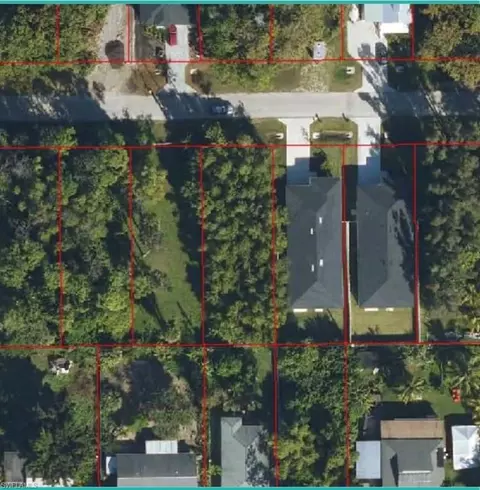 3060 Pinetree Dr, Naples, FL 34112