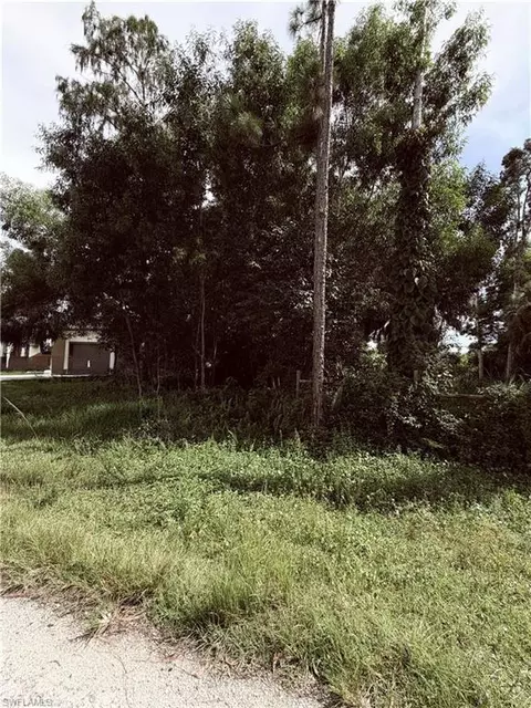 3060 Pinetree Dr, Naples, FL 34112 photo 2