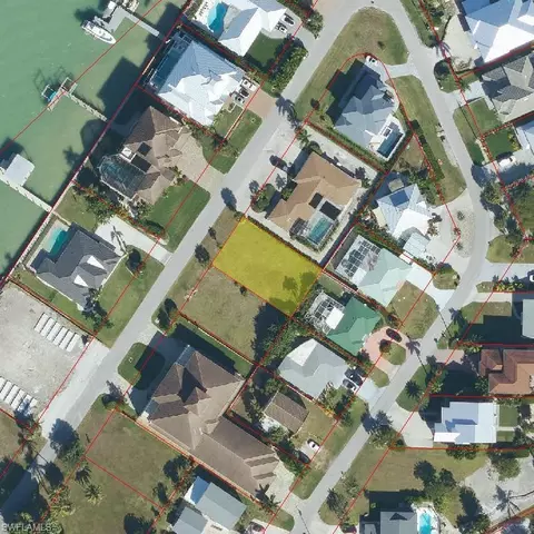 25 Dolphin Cir, Naples, FL 34113
