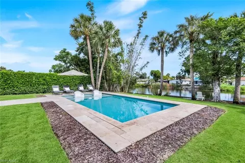841 107th Ave N, Naples, FL 34108