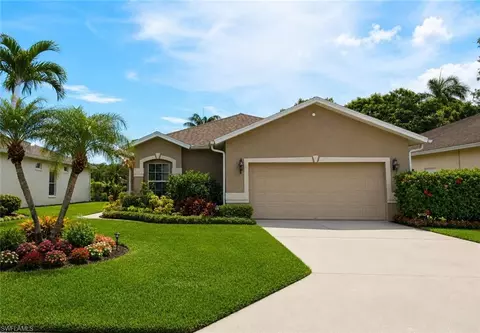 319 Stanhope Cir, Naples, FL 34104